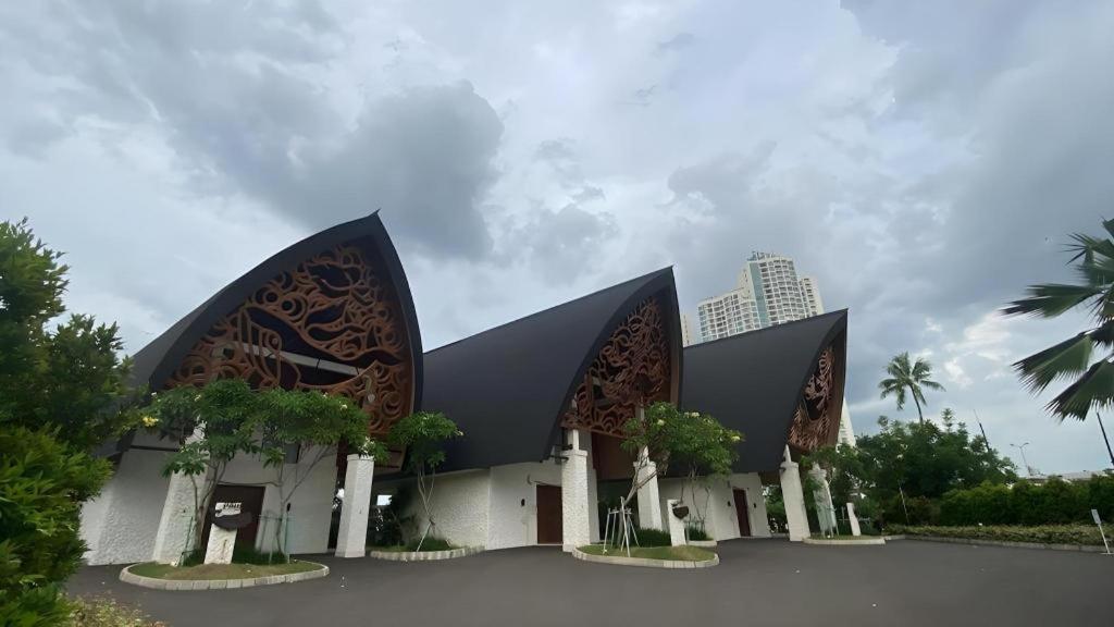 Putri Duyung Ancol Hotel Jakarta Exterior photo
