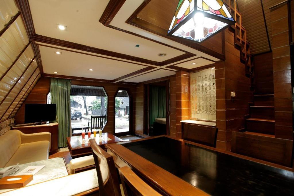 Putri Duyung Ancol Hotel Jakarta Exterior photo