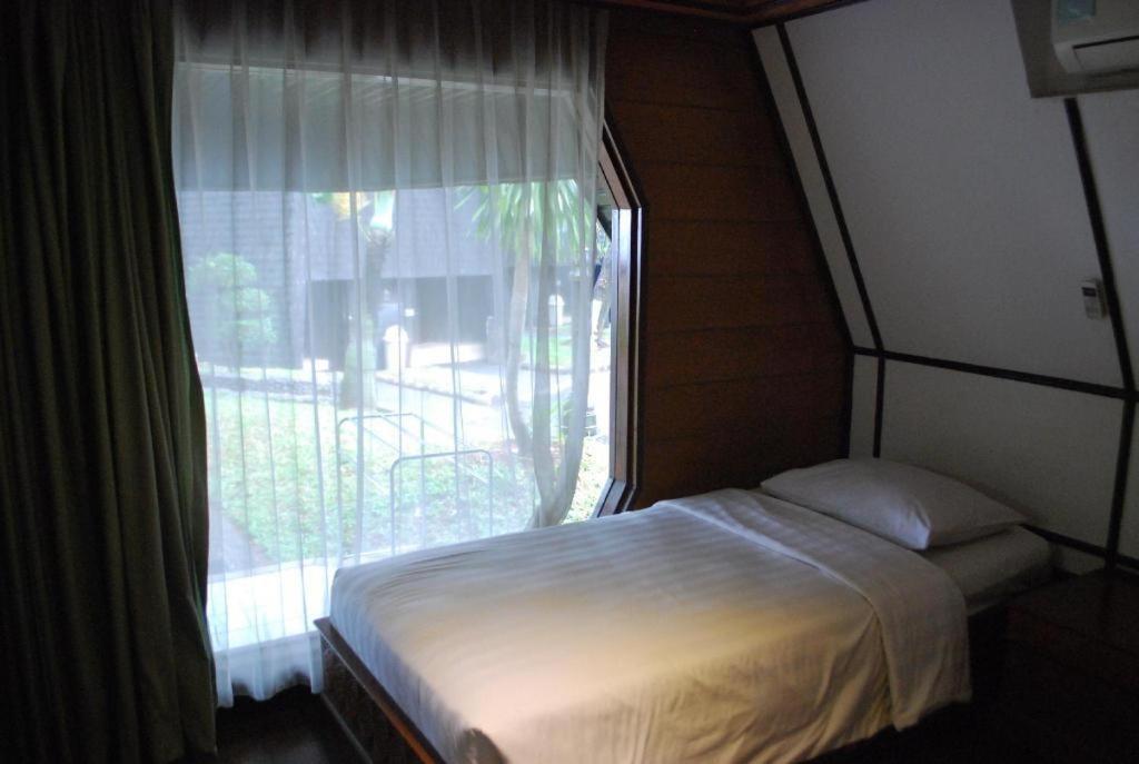Putri Duyung Ancol Hotel Jakarta Exterior photo
